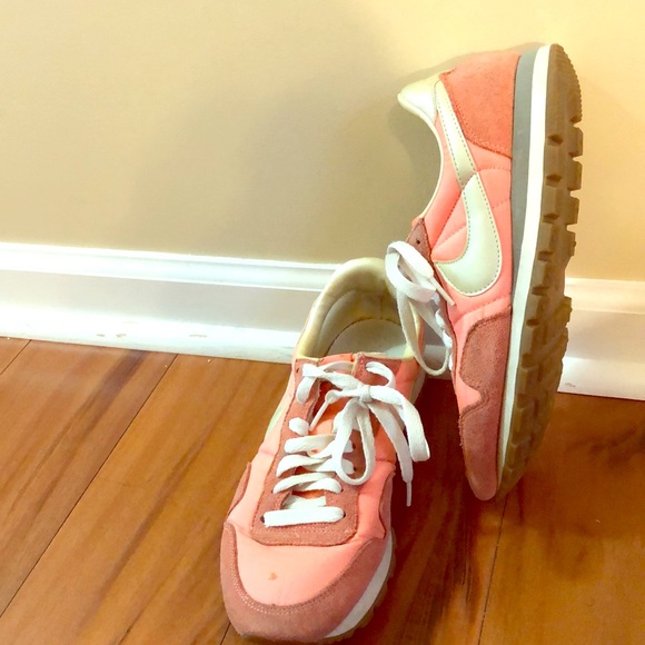 Nike Shoes - 💥Nike sneakers💥 in great condition